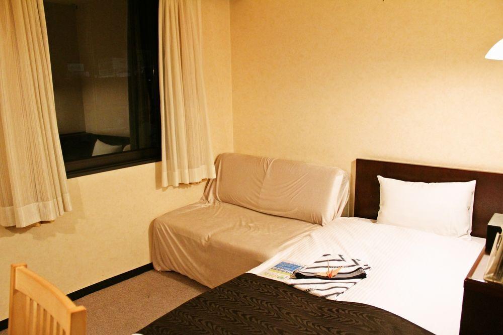 Uozu Manten Hotel Ekimae Exterior foto