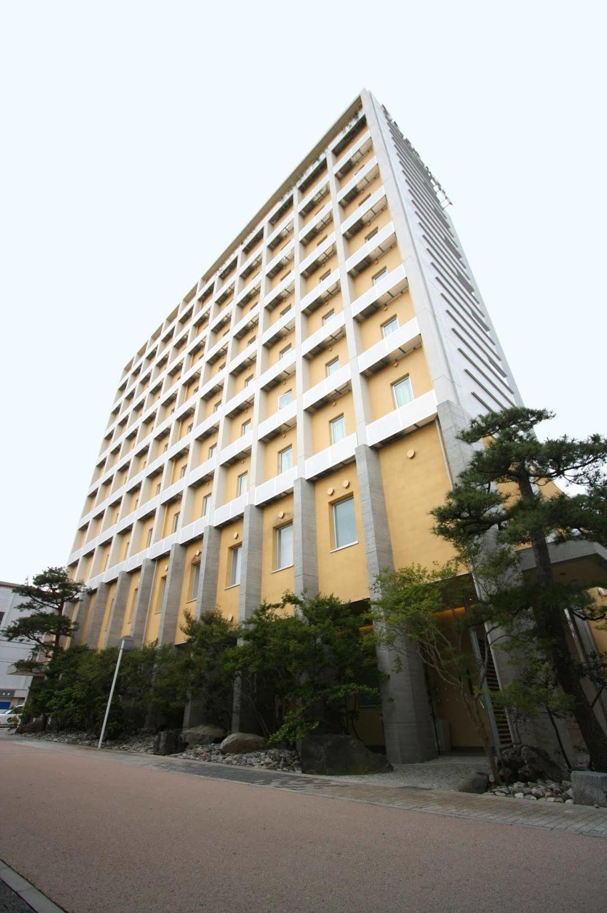 Uozu Manten Hotel Ekimae Exterior foto