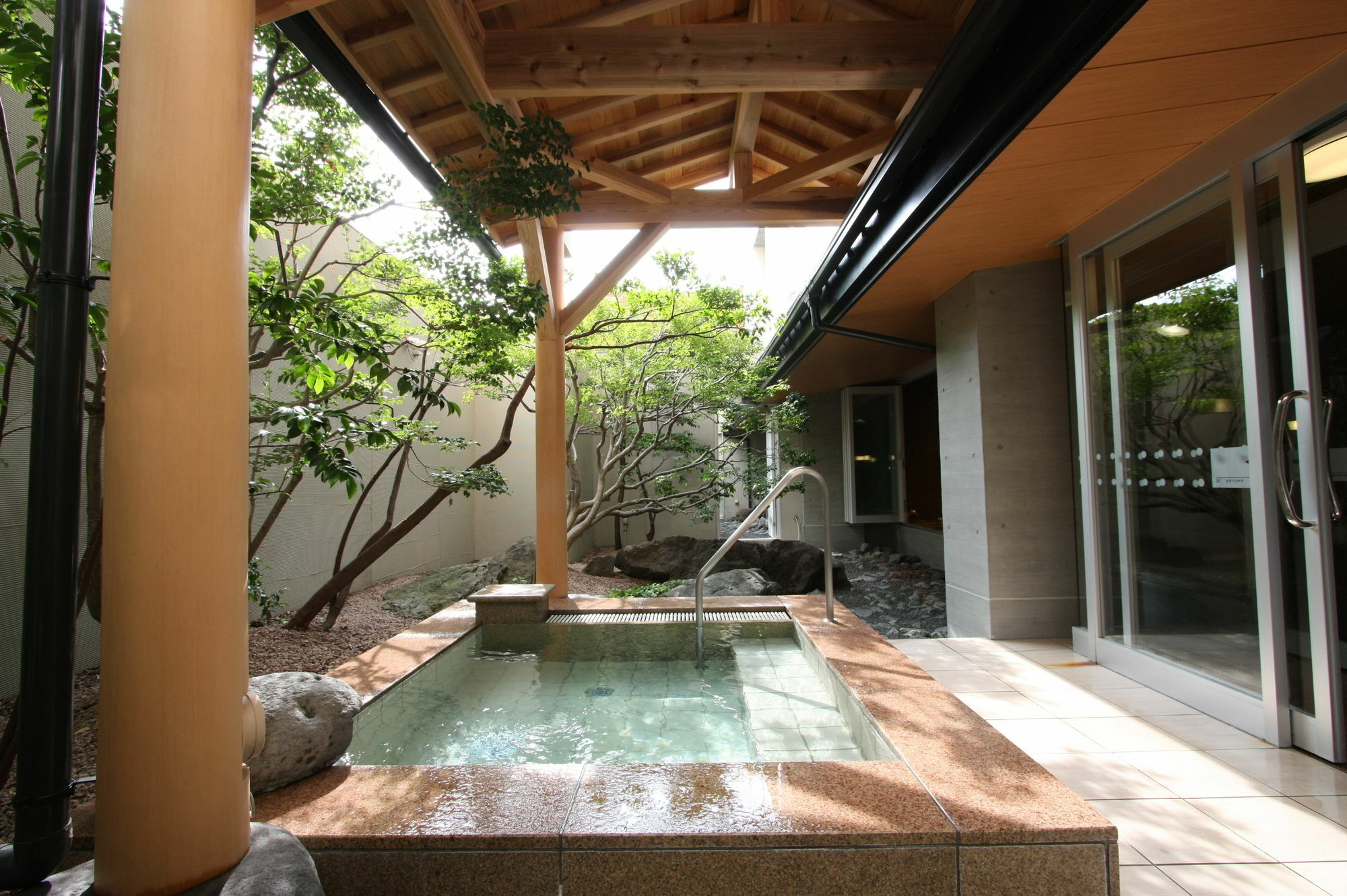Uozu Manten Hotel Ekimae Exterior foto